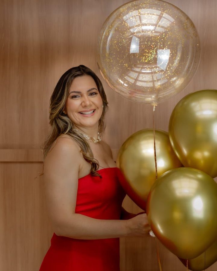 Ensaio com balões dourados